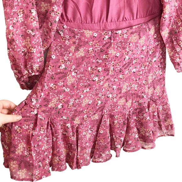 SOLD SOLD NWT Lovely Forever21 Floral Print Dress with open back - Picture 13 of 16